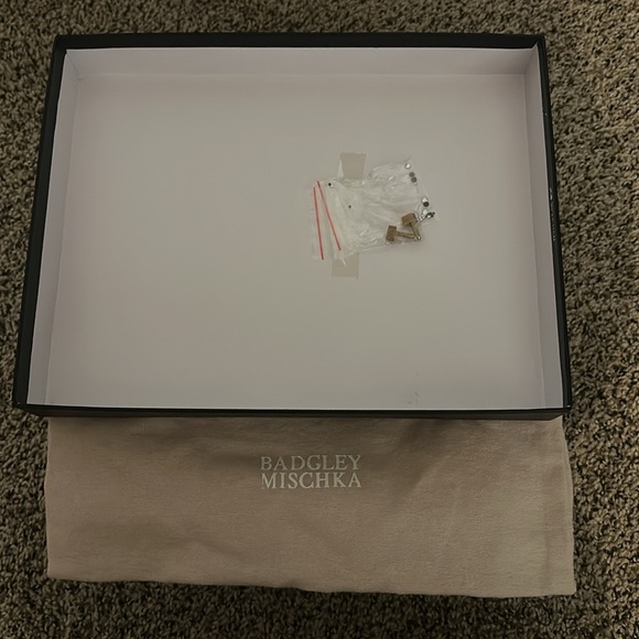 Badgley Mischka - Roxy Ivory Satin Size 10 - Picture 4 of 5